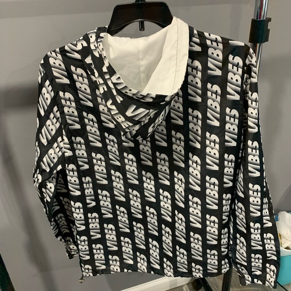 wind breaker - Picture 2 of 3